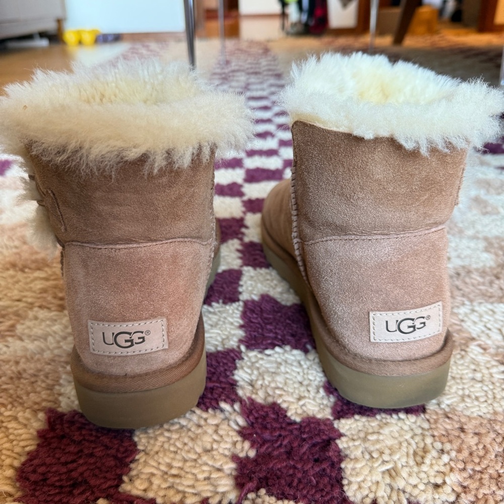 Ugg Mini Bailey Button Boot in Chestnut, size 9 - image 4